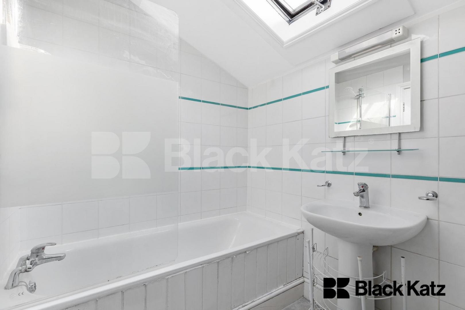 Charming 5-Bed Georgian Gem in SE15: Ideal for Students and Sharers Friary Road, Peckham